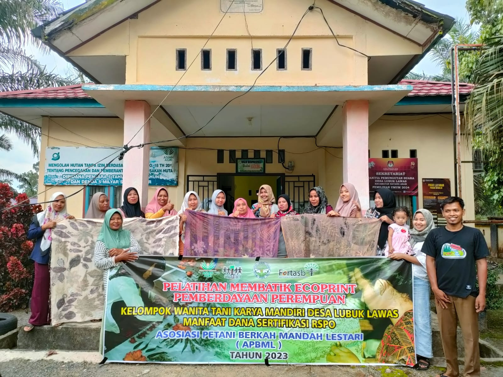 Dukung Perempuan Berdaya, APBML Gelar Pelatihan Ecoprint untuk Perempuan Desa Lubuk Lawas